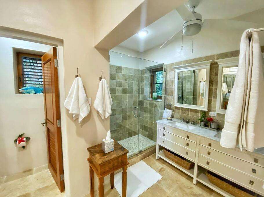 Luxury 7Br Waterfront Villa With Views Of Marina Cay And Scrub Island East End 外观 照片