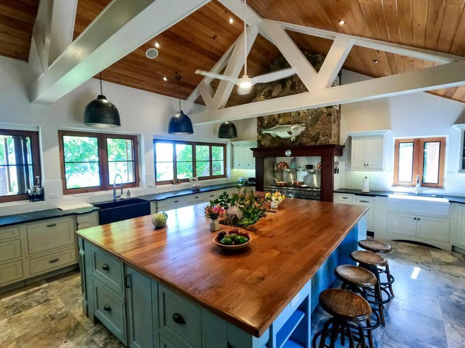 Luxury 7Br Waterfront Villa With Views Of Marina Cay And Scrub Island East End 外观 照片